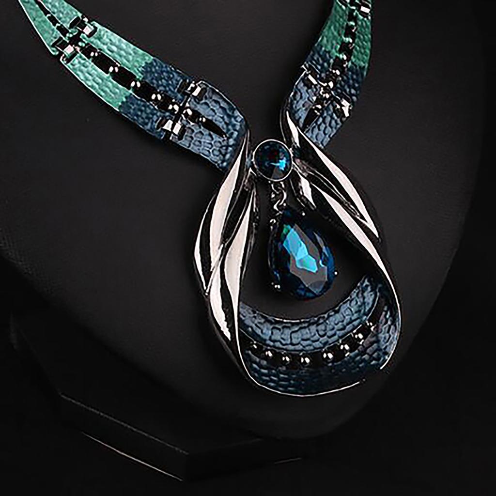 Conjunto de joyería de moda para mujer, gargantilla con colgante de cadena, collar con babero, pendientes