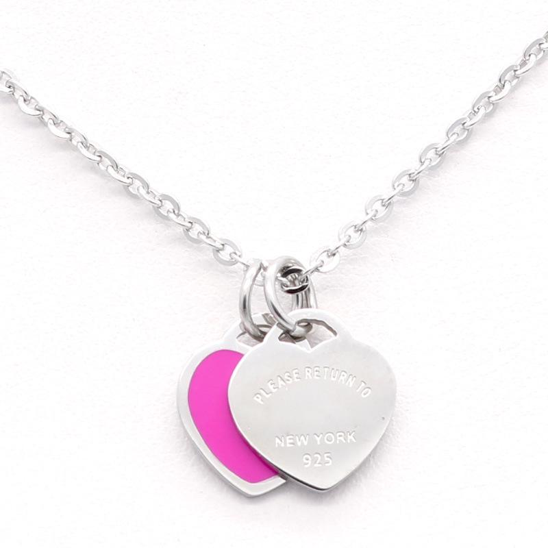 Neue rosa Emaille-Doppelherz-Halskette: Edelstahl, 18 Karat Gold, Titan, Damen-Choker-Accessoire.