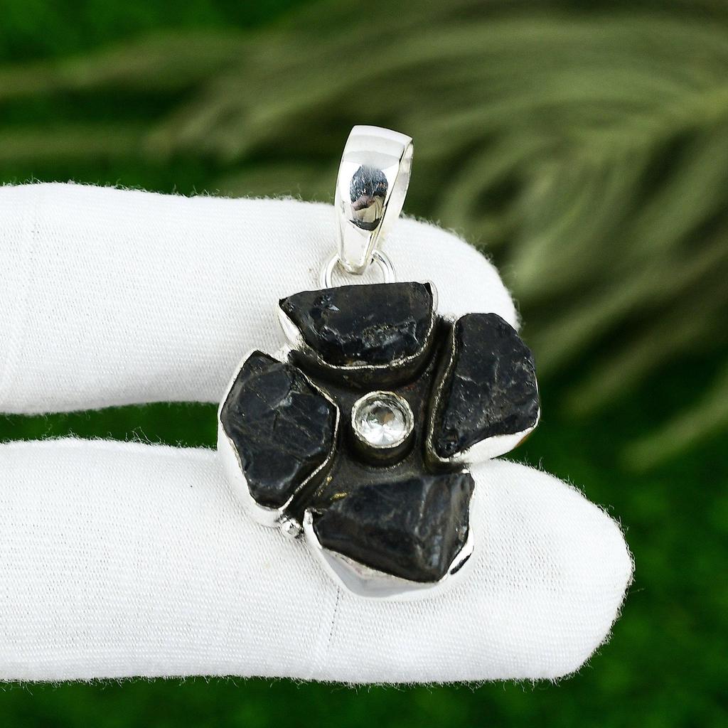 925 Silver Pentagon Naturlig Svart Kyanit Rå Vit Topas Fru Hänge Smycken