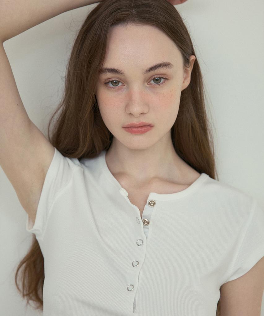 Aueonoseuteljia Vintage Snap Henryneck T-Shirt_Ivory(O25-Tp12)
