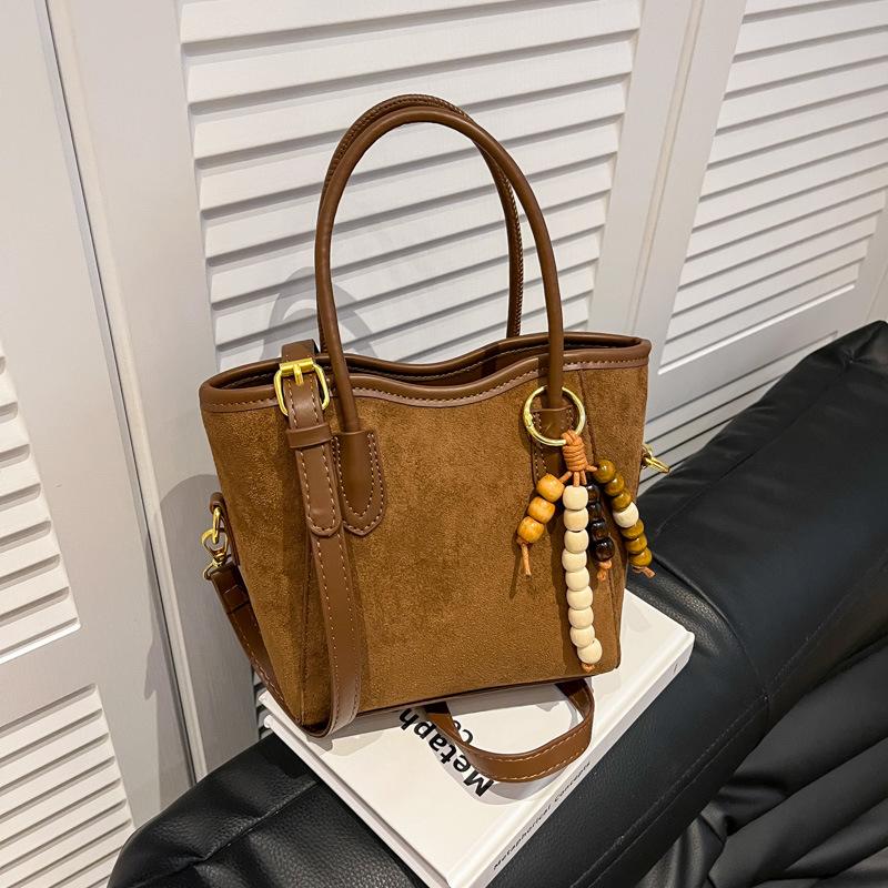 Leopard print bag women's autumn and winter versatile 2025 new matte retro messenger bag casual explosion portable bucket bag