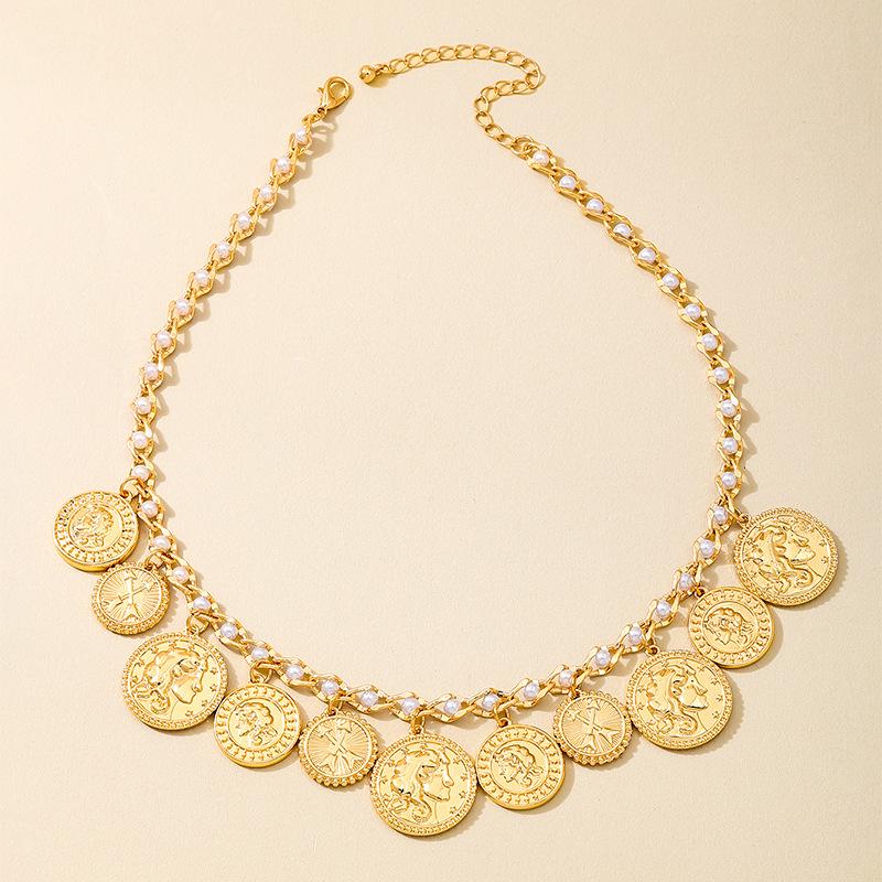 

Vintage court banquet style heavy metal gold chunky chain necklace with coin pendant for women золотий