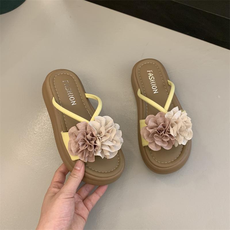 

Двухцветные шлепанцы на платформе с цветком, женская мода, уличная одежда, плоская подошва, нескользящие, универсальные, студенческая мода, пляжные крутые шлепанцы 40