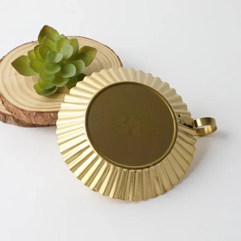 Minimalist European Style New Candle Holder with Handle Pleated Base Candle Holder  Home and Home Candle Holder Decoration