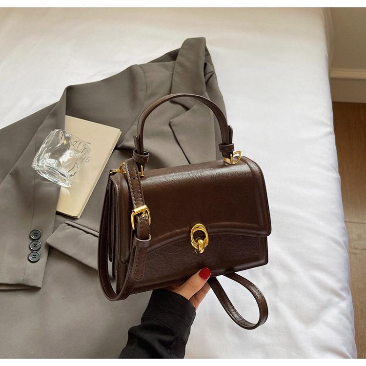 

Premium sense retro small bag 2025 new handbag hand carry out small square bag versatile Internet celebrity messenger bag female