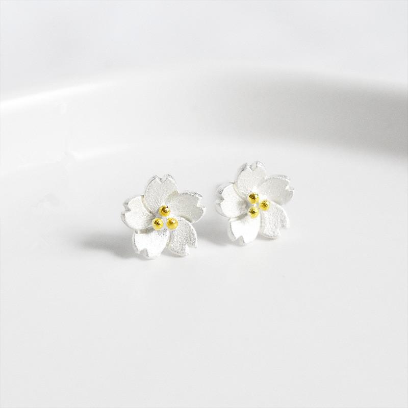 925 Sterling Silver Japanese Fashion Simple Peach Blossom Two-Color Cherry Blossom Earrings Girls Day Party Jewelry Accessories