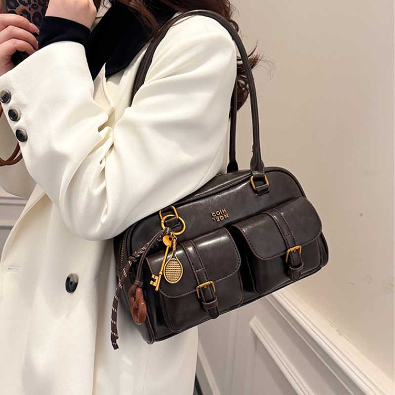 Bolsa de Ombro Feminina Retrô Cor Sólida Couro PU com Múltiplos Bolsos Grande Capacidade Vem com um Charm Acessório Removível