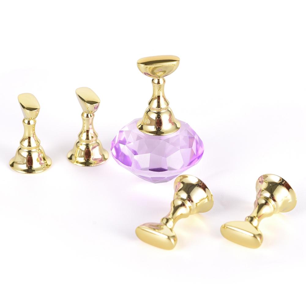 

Магнитная подставка для демонстрации нейл-арта с 5 тренировочными типсами, хрустальный сплав, полка для демонстрации накладных ногтей, бриллиантовое основание, шахматная подставка для демонстрации ногтей