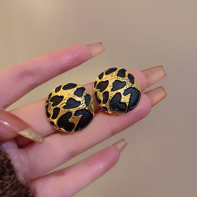

Metallic Texture round Leopard Print Stud Earrings 2025 New Arrival Best Selling Accessible Luxury Unique Design Sense Earrings Vintage Earrings Leopard print round stud earrings-Silver Needle