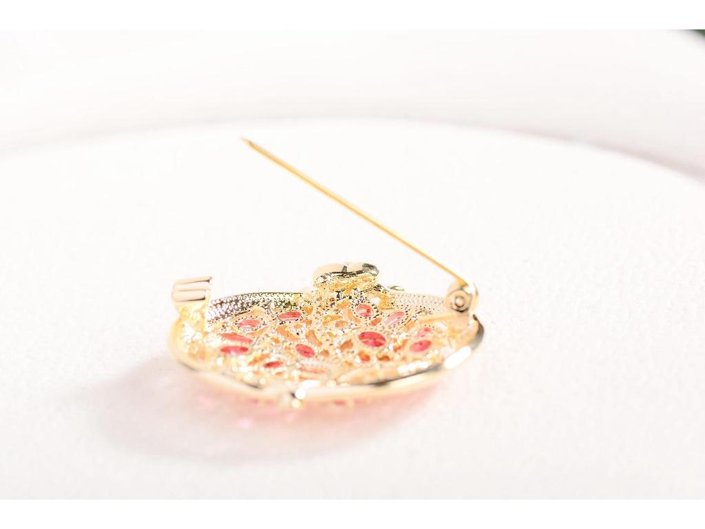 Elegant Pomegranate Brooch: Symbol of Blessings for Qipao and Suit Accessories