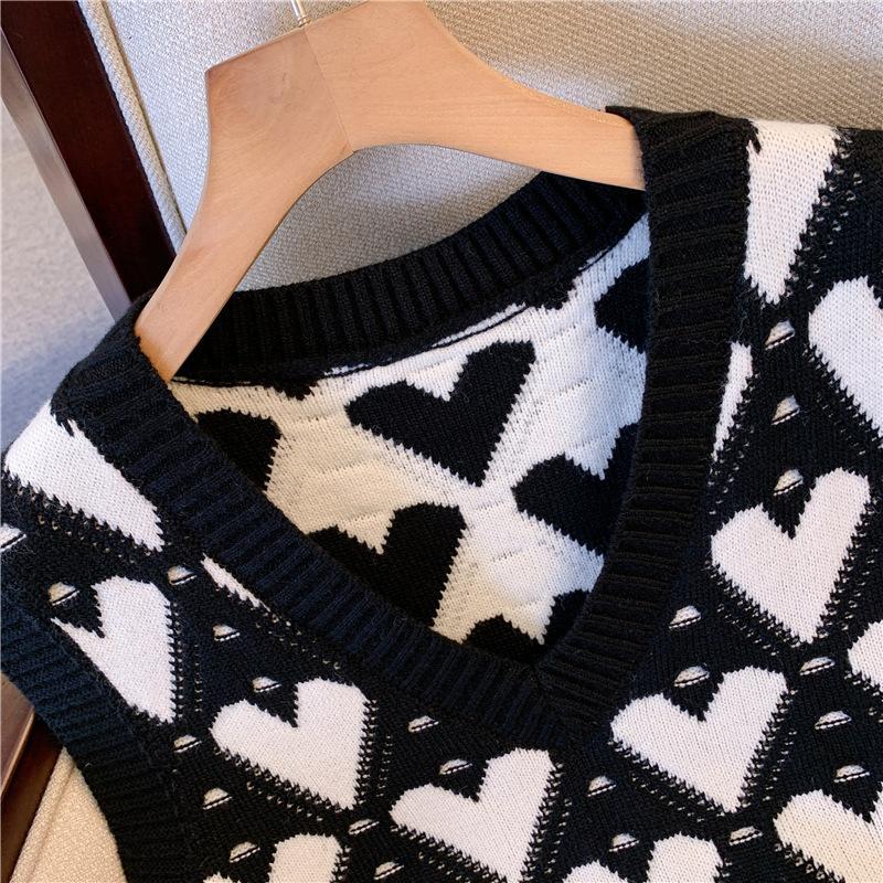 Women Knitted Love Vest Sweater Japanese FashionV Neck Sleeveless Sweater Female Tops