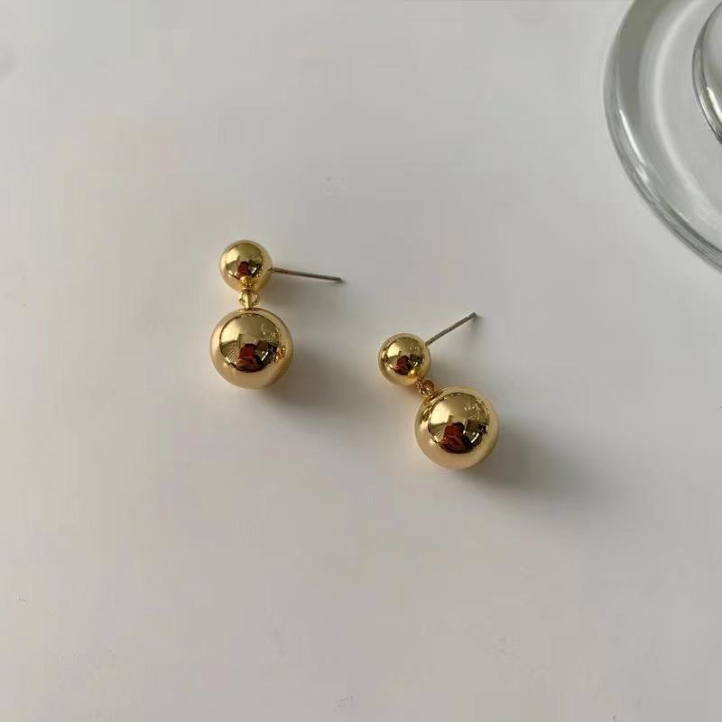 Cold Style Metal Double Ball Earrings, Niche High-End Spherical Earrings, Women'S Simple And Versatile Design Earrings
