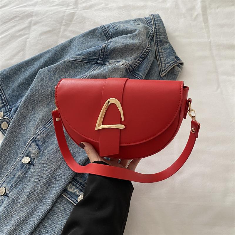 

Нишевая дизайнерская сумка женская 2025 весна новая модная ретро на плечо сумка-мессенджер высококлассный зарубежный стиль сумка-седло красный