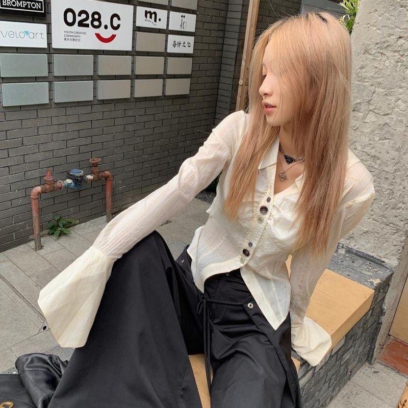 A chic and beautiful little shirt for women, spring/autumn French design, niche and gentle style, short long-sleeve tie-up shirt top