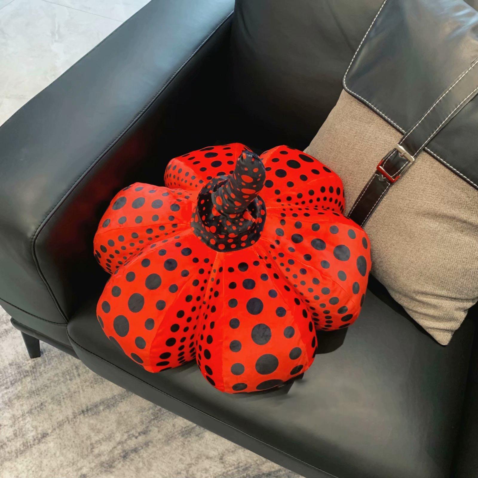 Jajoi Kusama Tā pati ķirbja spilvena