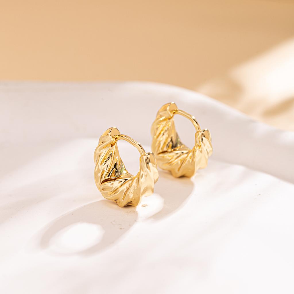 1 Pair Smooth Twisted Thread Croissant Huggie Earrings Unique Personalized Ear Accessories Suitable for Daily Casual