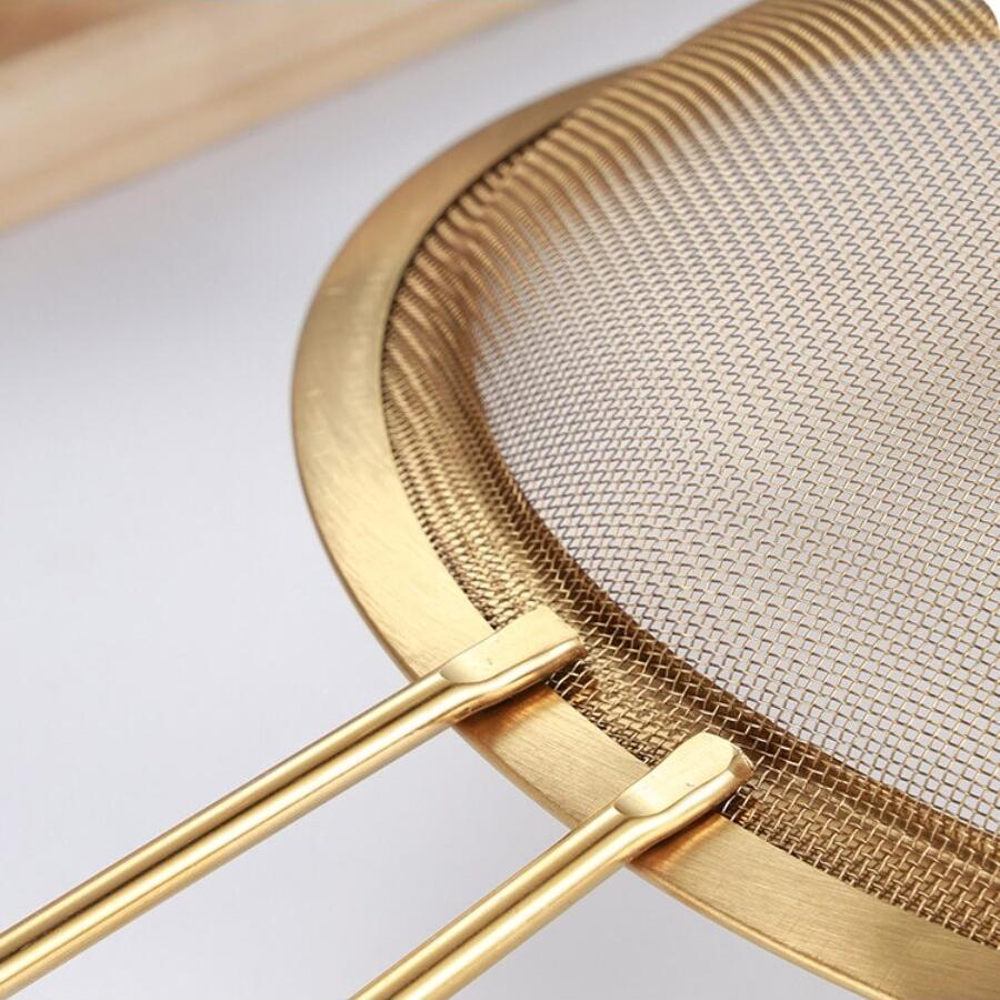 1 stk Rustfritt stål dørslag kjøkken bakeri gull sil med krok oljeskje soyamelk juice rismelk filter mel sikt