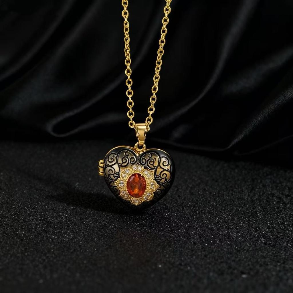 Metal Heart Crown Collarbone Necklace Hip Hop Pendant Necklace For Women Luxury Chain Accessory