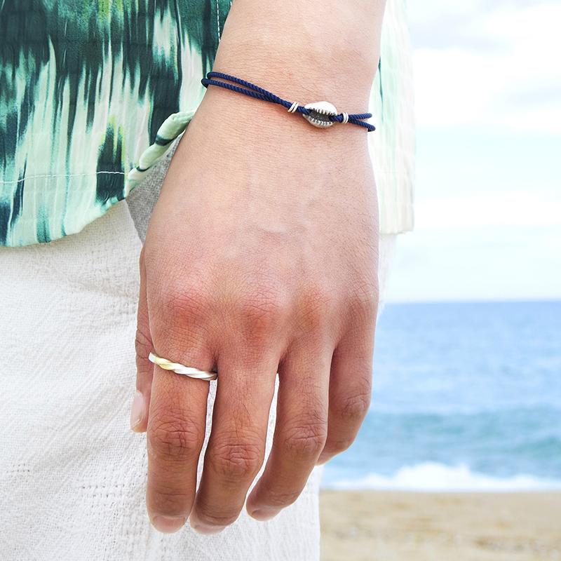 Oddcollet Shell String Bracelet (Navy)