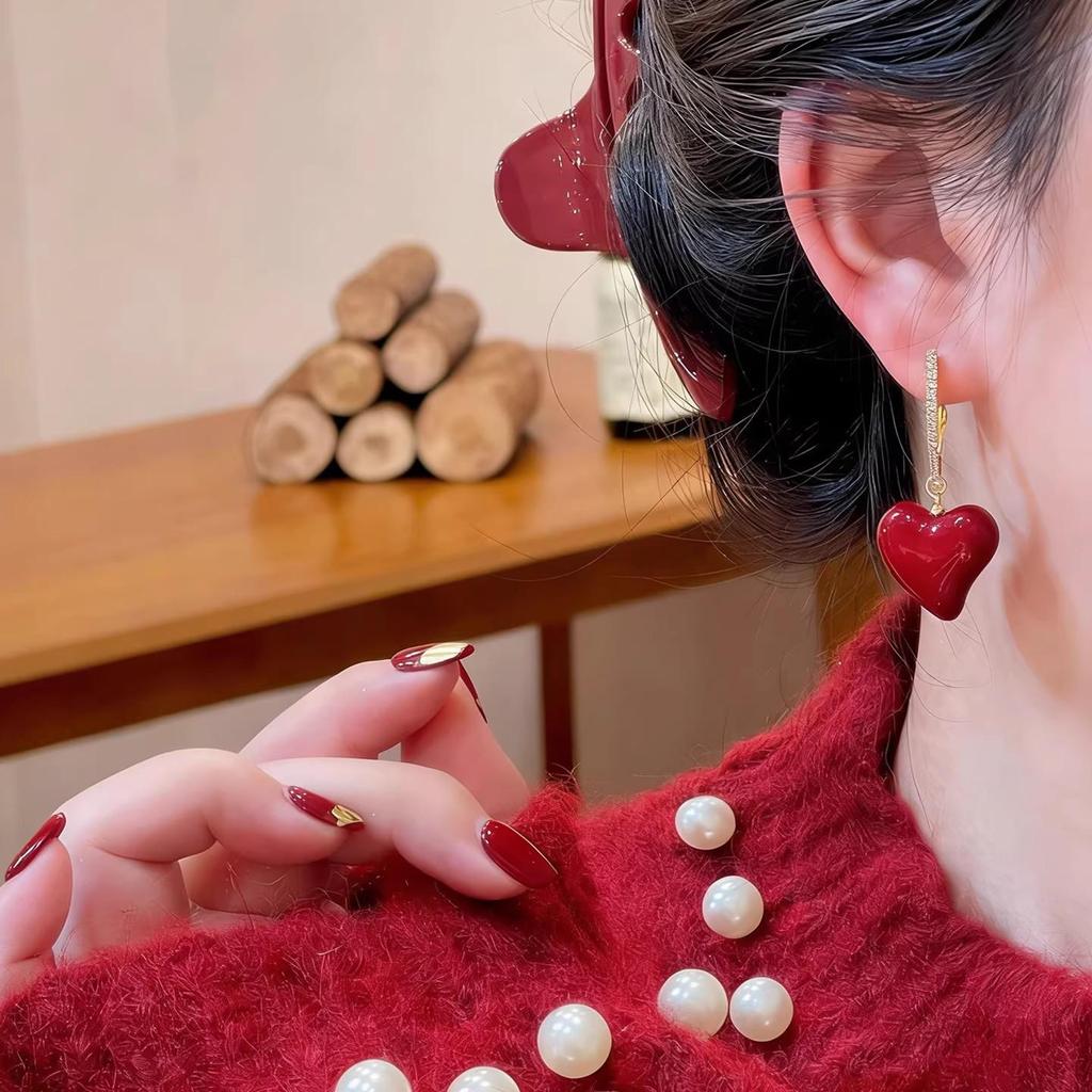 Versatile French Style Red Heart Zirconia Flower Earrings: Light Luxury & High-End Ear Cuff for Women