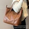 Retro bag women's large-capacity 2025 new autumn and winter versatile shoulder bag is popular this year, textured commuter tote bag