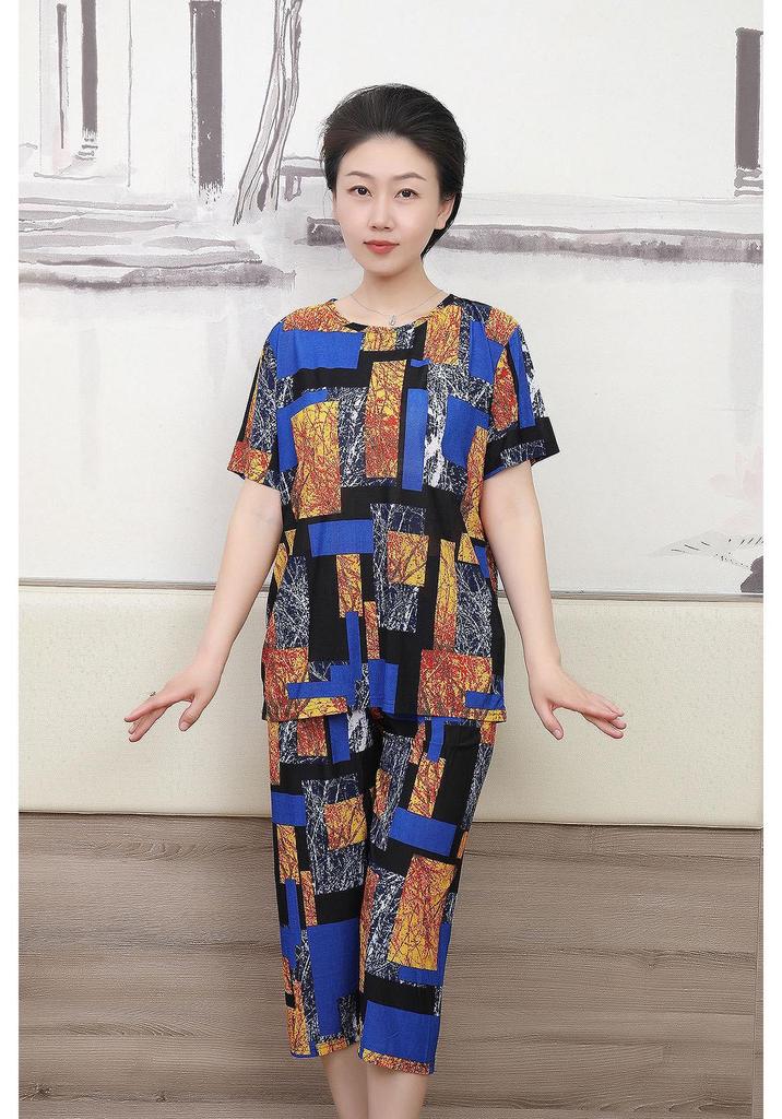 Summer Ice Silk Casual Suit for Elderly Women: Short Sleeve Fashion Outfit for Mothers and Grandmothers
