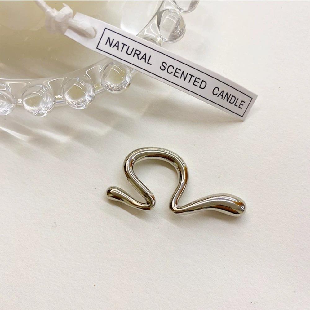 Minimalisme Vloeibaar Metaal S-vormig Geen Piercing Clipoorbellen voor Vrouwen Cool Meisje Oor Cuff Modieus Statement Oorbellen Sieraden Cadeaus