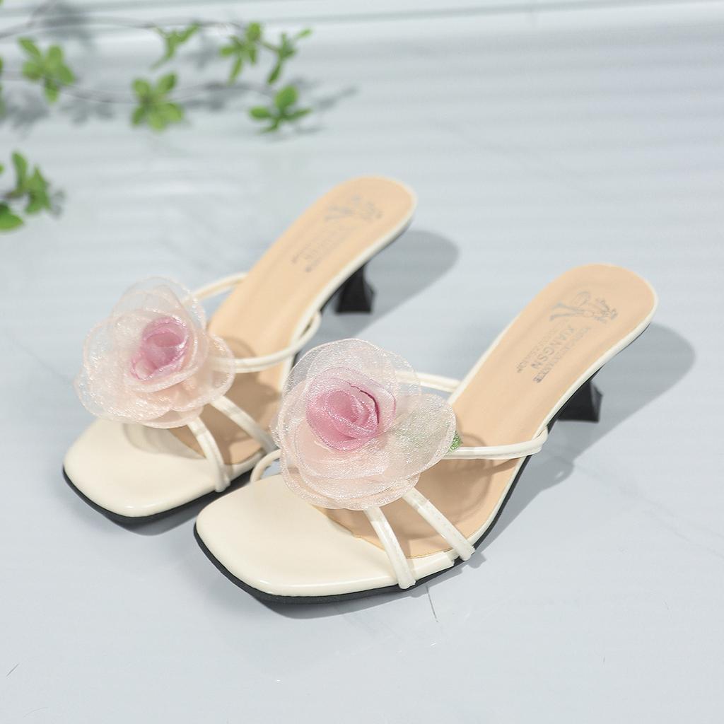 Summer New Three-dimensional Flower Slippers Open-toed Square High Heels