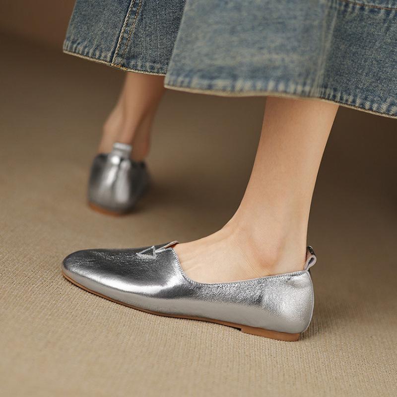 Comfortable flat-bottomed lazy shoes for all seasons, new women's casual single shoes, solid color, light-mouth leather, large size, low-top low-heel.