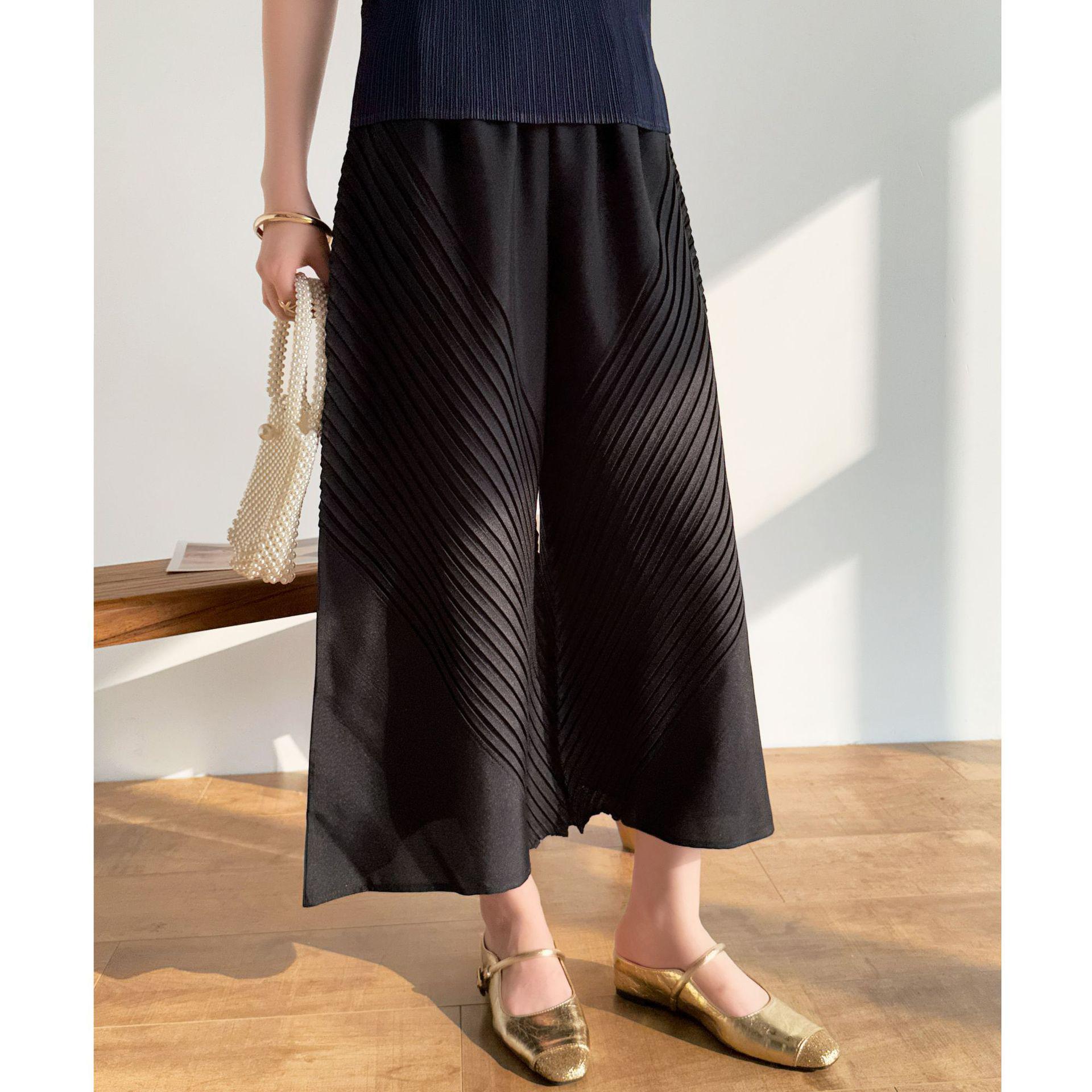 

Miyake High-End Pleated Nine-Point Pants - Early Spring 2026 Collection: Stylish, Loose, Casual & Versatile for Commute One Size