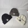 Cappello di lana più venduto alfabeto autunno e inverno cappello freddo uomo e donna coppie cappello lavorato a maglia caldo ispessito protezione orecchie semplice
