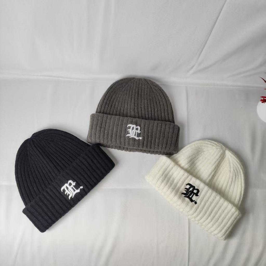 Cappello di lana più venduto alfabeto autunno e inverno cappello freddo uomo e donna coppie cappello lavorato a maglia caldo ispessito protezione orecchie semplice
