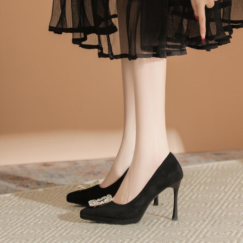 Schwarze Wildleder High Heels Damen spitze Zehen dünne Absätze einzelne Schuhe wasserdicht Tisch Temperament Promi High Sense Strass Bankett Damenschuhe