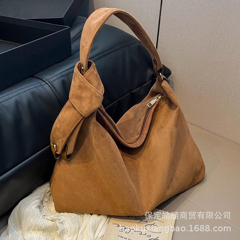 Autumn and winter retro niche underarm bag women's 2025 new trendy Korean suede tote bag large capacity shoulder bag