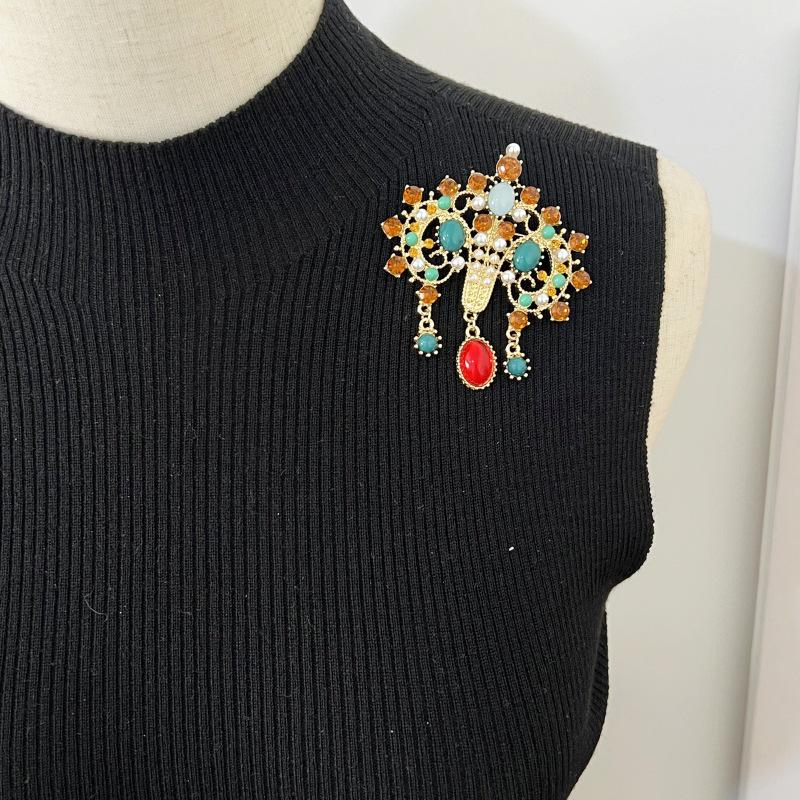 Retro European Court-Style Gemstone Brooch - Antique Replica with Full Diamond and Colorful Gems for Women