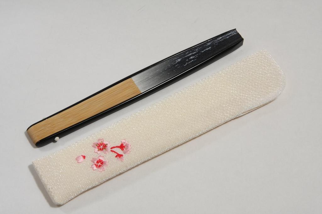 Faltfächer Blüte Handgefertigt von Kyoto Kommt mit Fächerpapierbox Inklusive [Hasegawa] „Kirschblütenmuster“ Zweiseitiges Design, Handwerker, Bestickt, Etui,