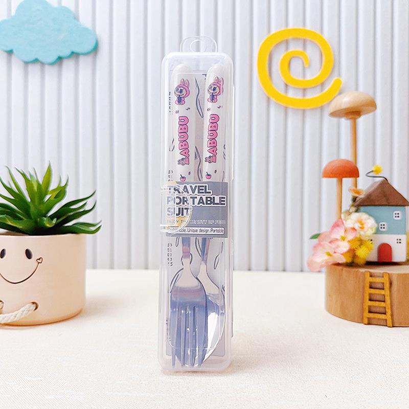 Roztomilý nerezový příbor Labubu dvoudílná sada dětský příbor s PP rukojetí přenosná vidlička lžíce dětské produkty