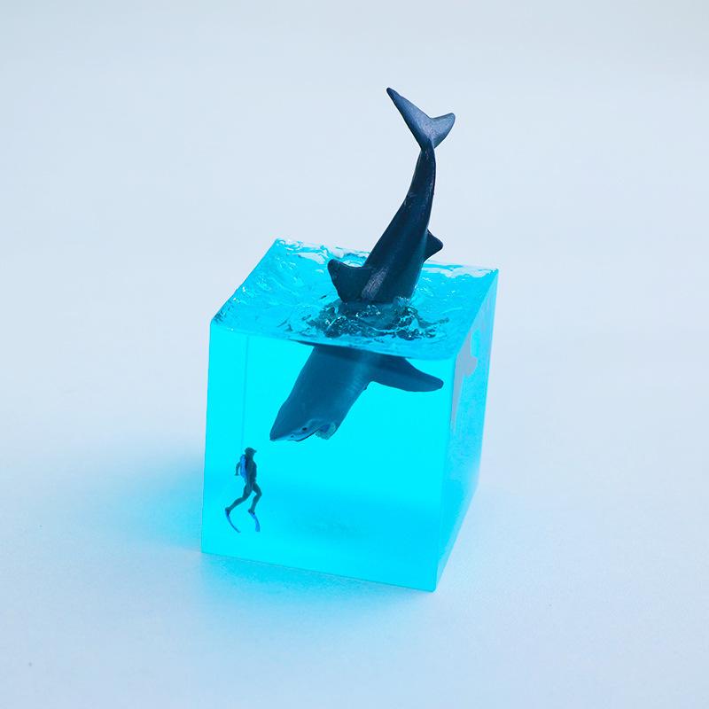 

Creative Whale Diver Resin Cube LED Night Light 5cm Ocean Theme Home Decor Miniature Figurine Room Decoration