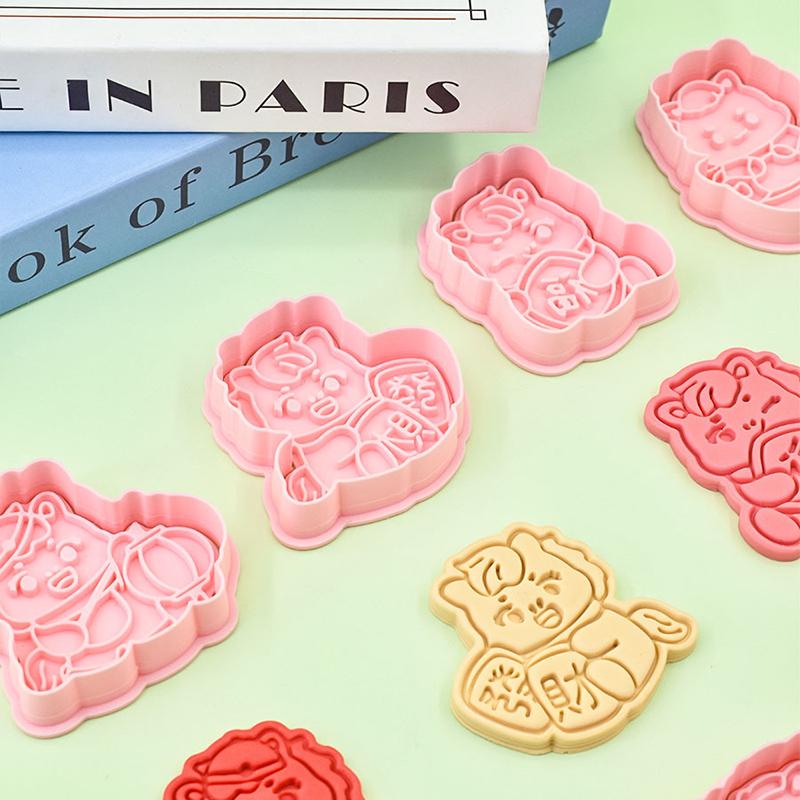 Year Of The Horse Cookie Cutters Chinese New Year 3D Cartoon Horse Shape Pressable Biscuit Mold Cookie Stamp Kitchen Baking Tool