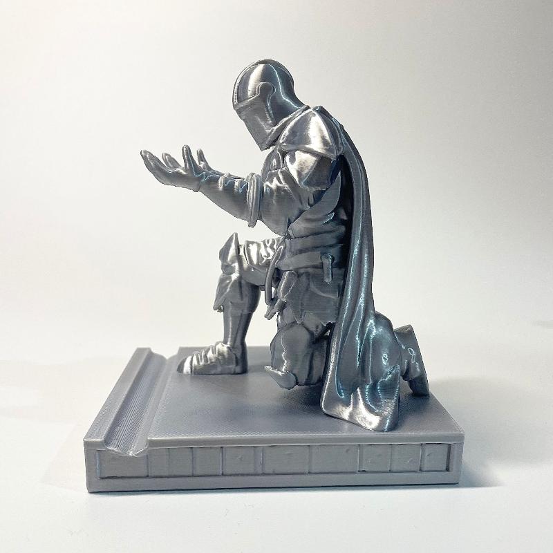 1Pcs Desk Accessories Armored Retro Soldier Pen Holder Warrior Pencil Stand Knight Desk Small Statue Ornaments
