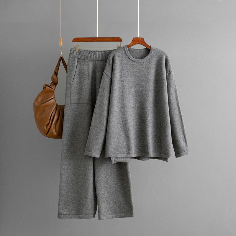 A Two-piece Solid Color Set of Loose Knitted Round-neck Sweaters and Fashionable Casual Wide-leg Pants for Autumn and Winter