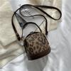 Frauen Zylinder Handtasche Neue Design Brief Drucken Breiten Gurt Umhängetasche Mini Tasche Hit Farbe Pu Gewinde Patchwork Messenger Eimer Tasche