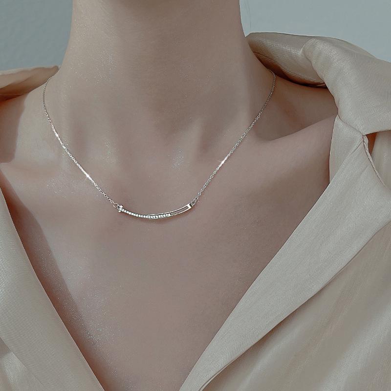 

S925 Sterling Silver Smiley Face Clavicle Necklace - High-End, Light Luxury, Trendy, Simplistic Design for Women 925 Silver