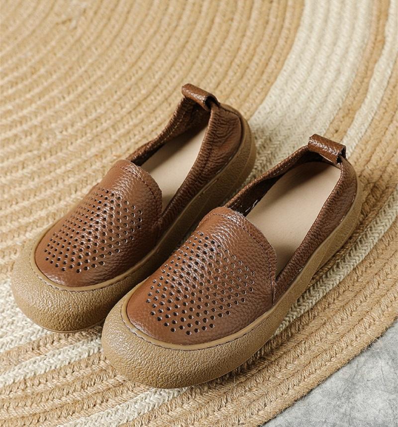 Fashion New handmade hollowed flats women's summer sandal shoes elderly woman slip on non slip moccasins mother comfortable driver shoes