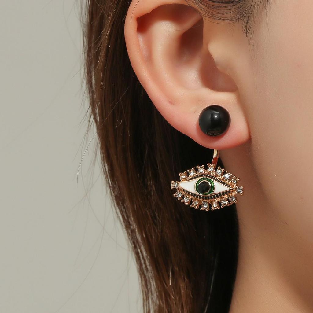 Trendy Minimalist Demon Eye Earring: 3-in-1 Retro Fashion Statement