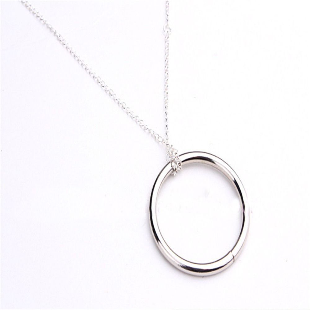 Metall Stahl Zauberring und Kette Nahaufnahme Illusion Requisit Metallknotenring an Kette Erwachsene