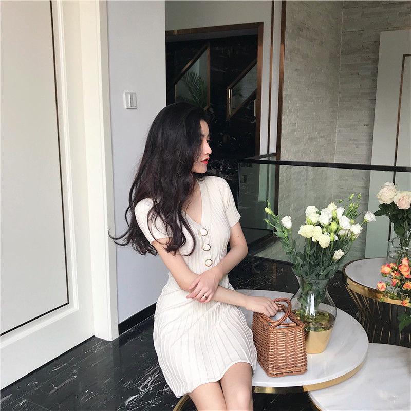 2025 Spring/Summer Chic Slim V-Neck Cinched Waist Pleated Knit Short-Sleeve Dress for Women