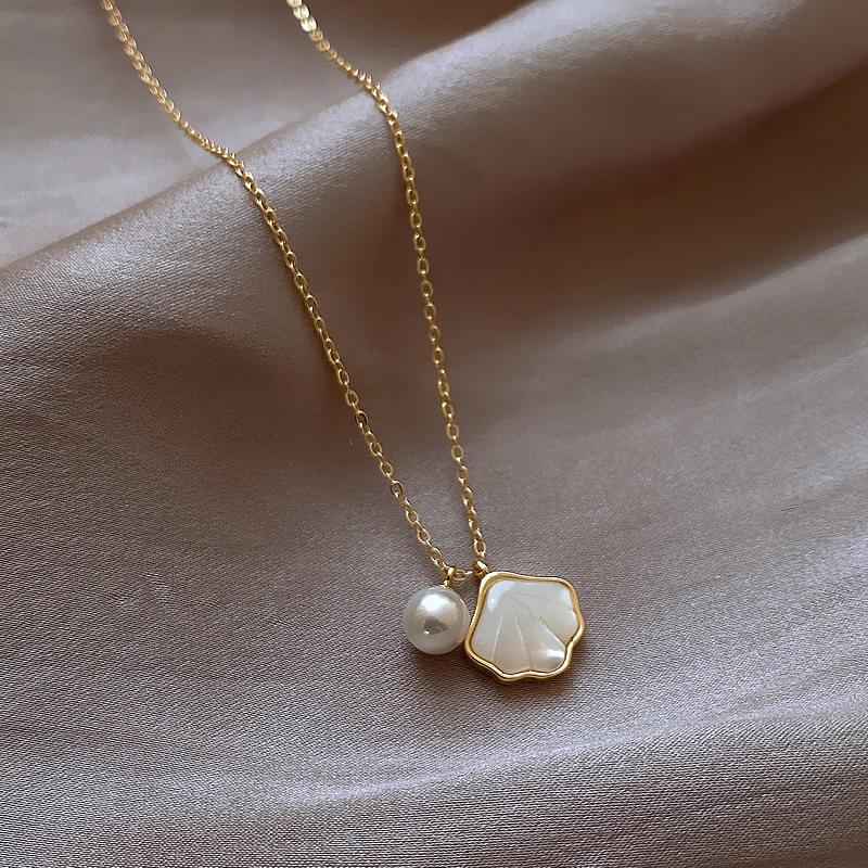Fritillary Pearl Shell Pendant Necklace Temperament High Sense Collarbone Chain Fashion Personalized Item