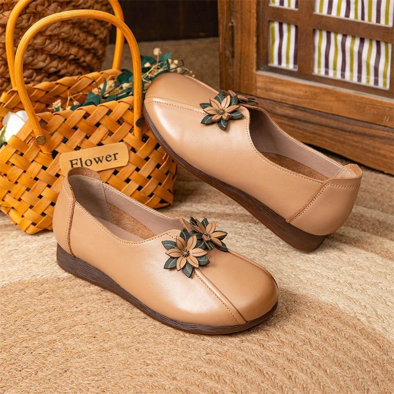 Autumn new mother shoes soft leather soft sole deep mouth ethnic style women's shoes middle-aged and elderly flower retro flat sole women