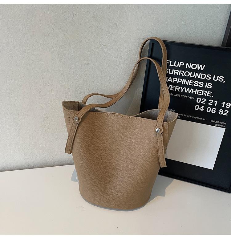 Light luxury bucket bag women's 2025 new spring and summer large-capacity high-grade texture versatile commuter messenger shoulder bag